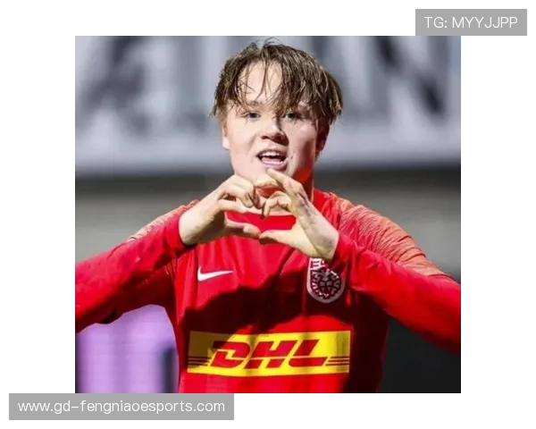 足球星光璀璨之路：从新星崛起到世界级传奇的成长历程